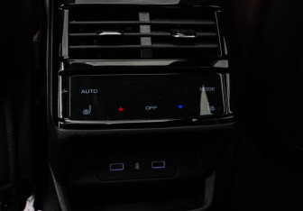 Подержанный автомобиль Geely Monjaro 2023 года (10 фото)