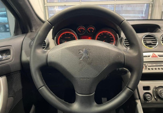 Подержанный автомобиль Peugeot 308 Hatchback 2008 года (14 фото)