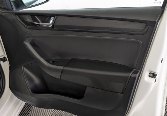 Подержанный автомобиль Skoda Rapid Liftback 2019 года (25 фото)