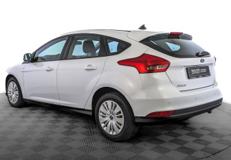 Подержанный автомобиль Ford Focus Hatchback 2018 года (7 фото)