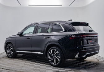 Подержанный автомобиль Geely Monjaro 2024 года (3 фото)