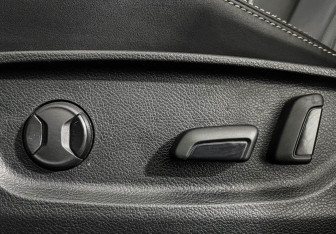 Подержанный автомобиль Skoda Octavia Liftback 2023 года (14 фото)