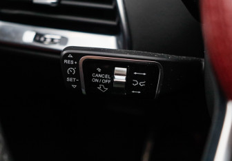 Подержанный автомобиль Hongqi E-HS9 2023 года (37 фото)