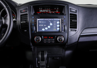 Подержанный автомобиль Mitsubishi Pajero 2011 года (14 фото)