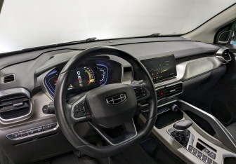 Подержанный автомобиль Geely Coolray 2022 года (13 фото)