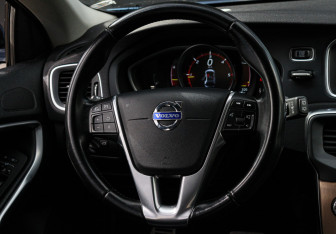 Подержанный автомобиль Volvo V40 Hatchback 2014 года (11 фото)
