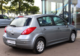 Подержанный автомобиль Nissan Tiida Hatchback 2013 года (4 фото)