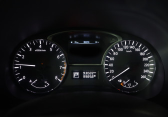 Подержанный автомобиль Nissan Pathfinder 2015 года (12 фото)