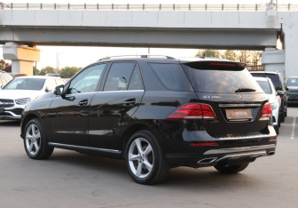 Подержанный автомобиль Mercedes-Benz GLE 2018 года (7 фото)