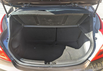 Подержанный автомобиль Hyundai Solaris Hatchback 2014 года (10 фото)