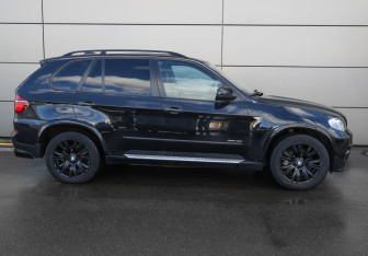 Подержанный автомобиль BMW X5 2011 года (4 фото)