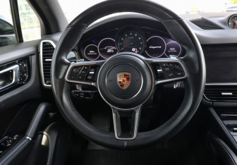 Подержанный автомобиль Porsche Cayenne 2022 года (17 фото)