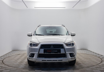 Подержанный автомобиль Mitsubishi ASX 2011 года (2 фото)