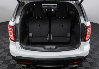 Подержанный автомобиль Ford Explorer 2013 года (10 фото)