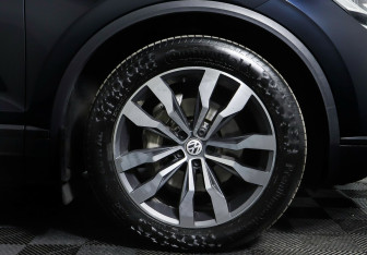 Подержанный автомобиль Volkswagen Touareg 2018 года (8 фото)