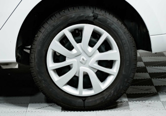 Подержанный автомобиль Renault Logan Sedan 2021 года (8 фото)