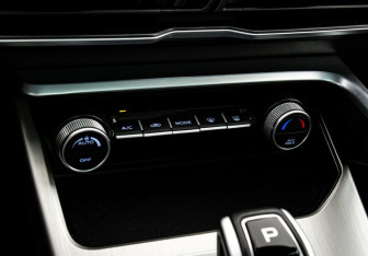 Подержанный автомобиль Geely Coolray 2021 года (14 фото)