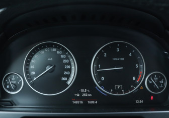 Подержанный автомобиль BMW X5 2017 года (11 фото)