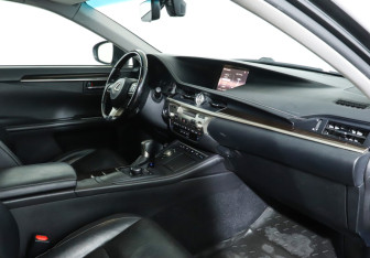 Подержанный автомобиль Lexus ES 2015 года (15 фото)