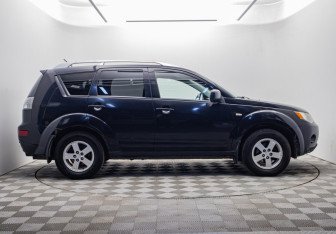 Подержанный автомобиль Mitsubishi Outlander 2008 года (7 фото)