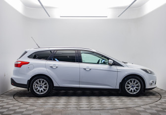 Подержанный автомобиль Ford Focus Wagon 2013 года (4 фото)