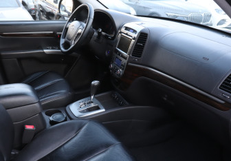 Подержанный автомобиль Hyundai Santa Fe 2011 года (9 фото)
