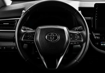 Подержанный автомобиль Toyota Camry Sedan 2022 года (10 фото)