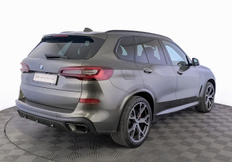 Подержанный автомобиль BMW X5 2021 года (5 фото)