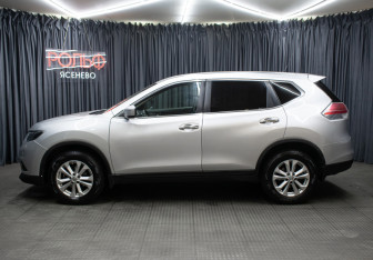Подержанный автомобиль Nissan X-Trail 2015 года (8 фото)