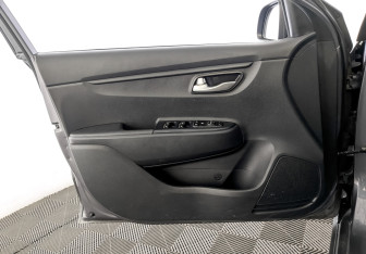 Подержанный автомобиль Kia Rio Hatchback 2021 года (19 фото)