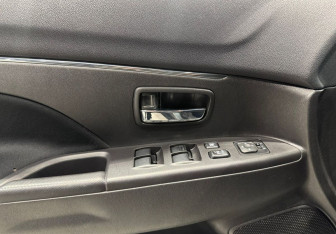Подержанный автомобиль Mitsubishi ASX 2014 года (17 фото)