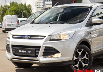 Подержанный автомобиль Ford Kuga 2014 года (19 фото)