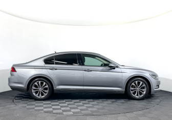 Подержанный автомобиль Volkswagen Passat Sedan 2019 года (4 фото)
