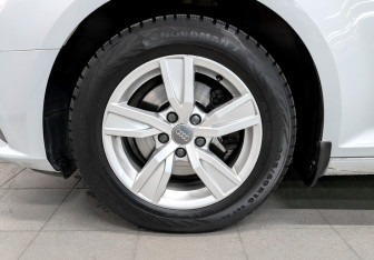 Подержанный автомобиль Audi A4 Sedan 2019 года (18 фото)