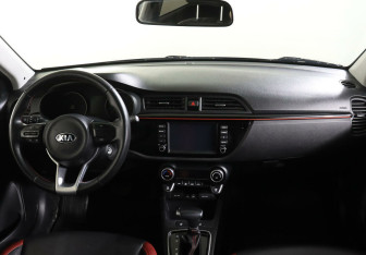 Подержанный автомобиль Kia Rio Hatchback 2020 года (9 фото)