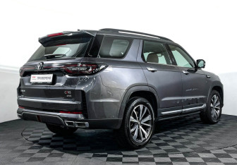 Подержанный автомобиль Changan CS95 2023 года (5 фото)