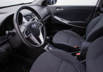 Подержанный автомобиль Hyundai Solaris Hatchback 2013 года (10 фото)