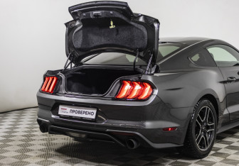 Подержанный автомобиль Ford Mustang Coupe 2019 года (16 фото)