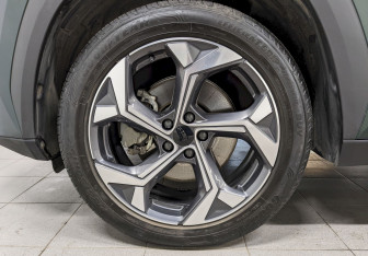 Подержанный автомобиль Geely Atlas 2024 года (18 фото)
