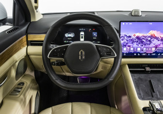 Подержанный автомобиль AITO M7 2023 года (11 фото)