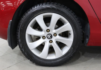 Подержанный автомобиль Citroen C4 Hatchback 2011 года (9 фото)