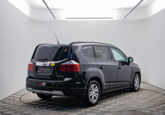 Подержанный автомобиль Chevrolet Orlando 2014 года (5 фото)