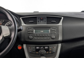 Подержанный автомобиль Nissan Tiida Hatchback 2015 года (17 фото)