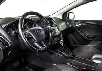 Подержанный автомобиль Ford Focus Hatchback 2016 года (9 фото)