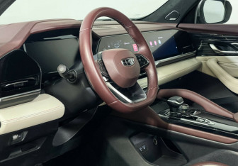 Подержанный автомобиль Geely Monjaro 2022 года (9 фото)