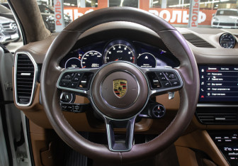 Подержанный автомобиль Porsche Cayenne 2021 года (17 фото)