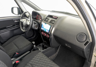 Подержанный автомобиль Suzuki SX4 Hatchback 2007 года (11 фото)