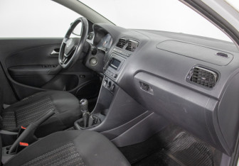 Подержанный автомобиль Volkswagen Polo Sedan 2017 года (9 фото)