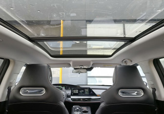 Подержанный автомобиль Changan UNI-K 2023 года (17 фото)