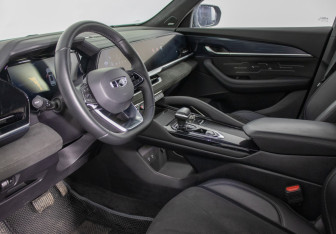 Подержанный автомобиль Geely Monjaro 2024 года (10 фото)